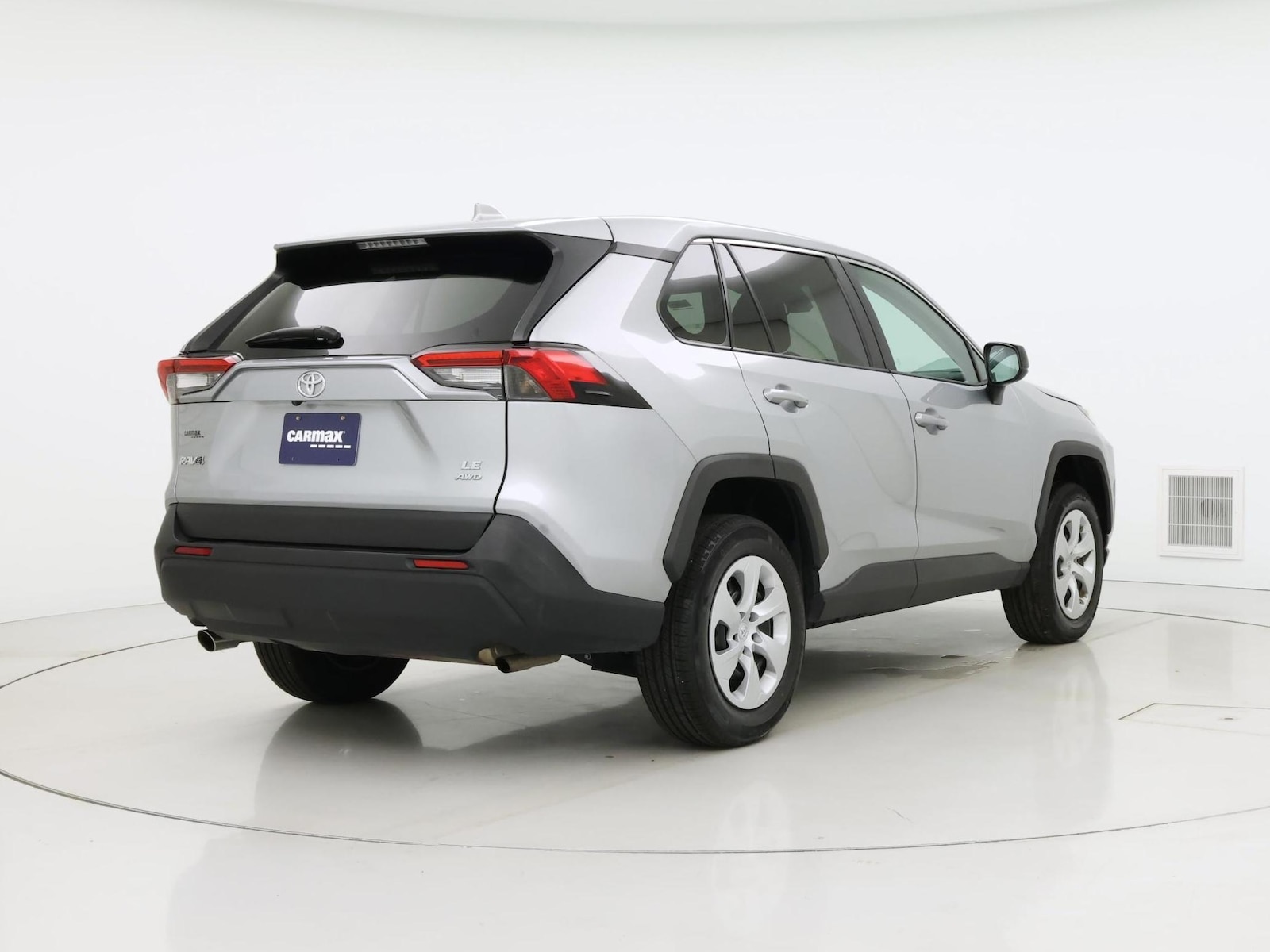 2025 Toyota RAV4 LE - Photo 9
