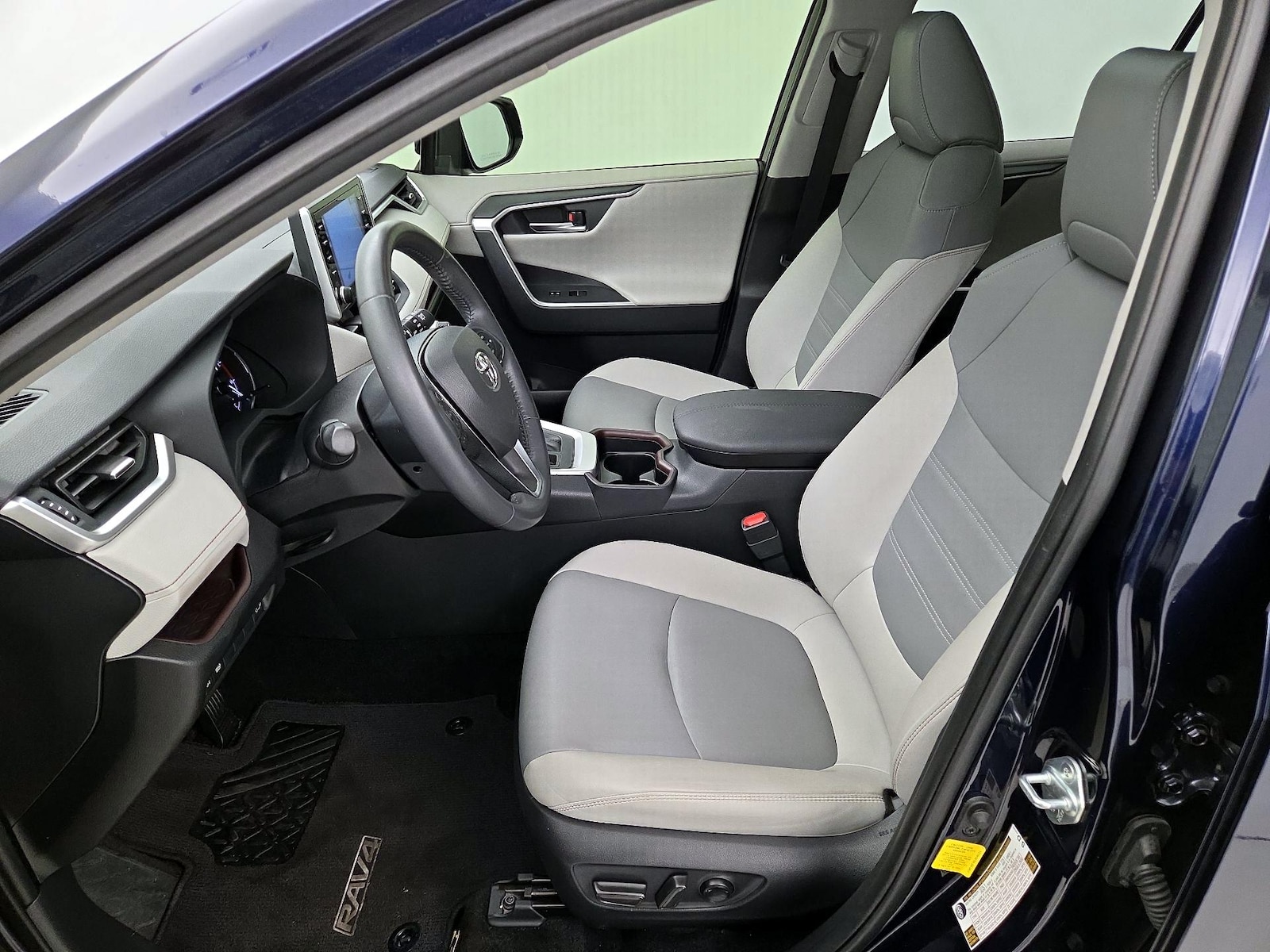 2020 Toyota RAV4 Limited - Photo 12