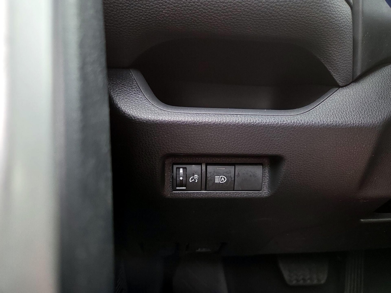 2025 Toyota RAV4 LE - Photo 14