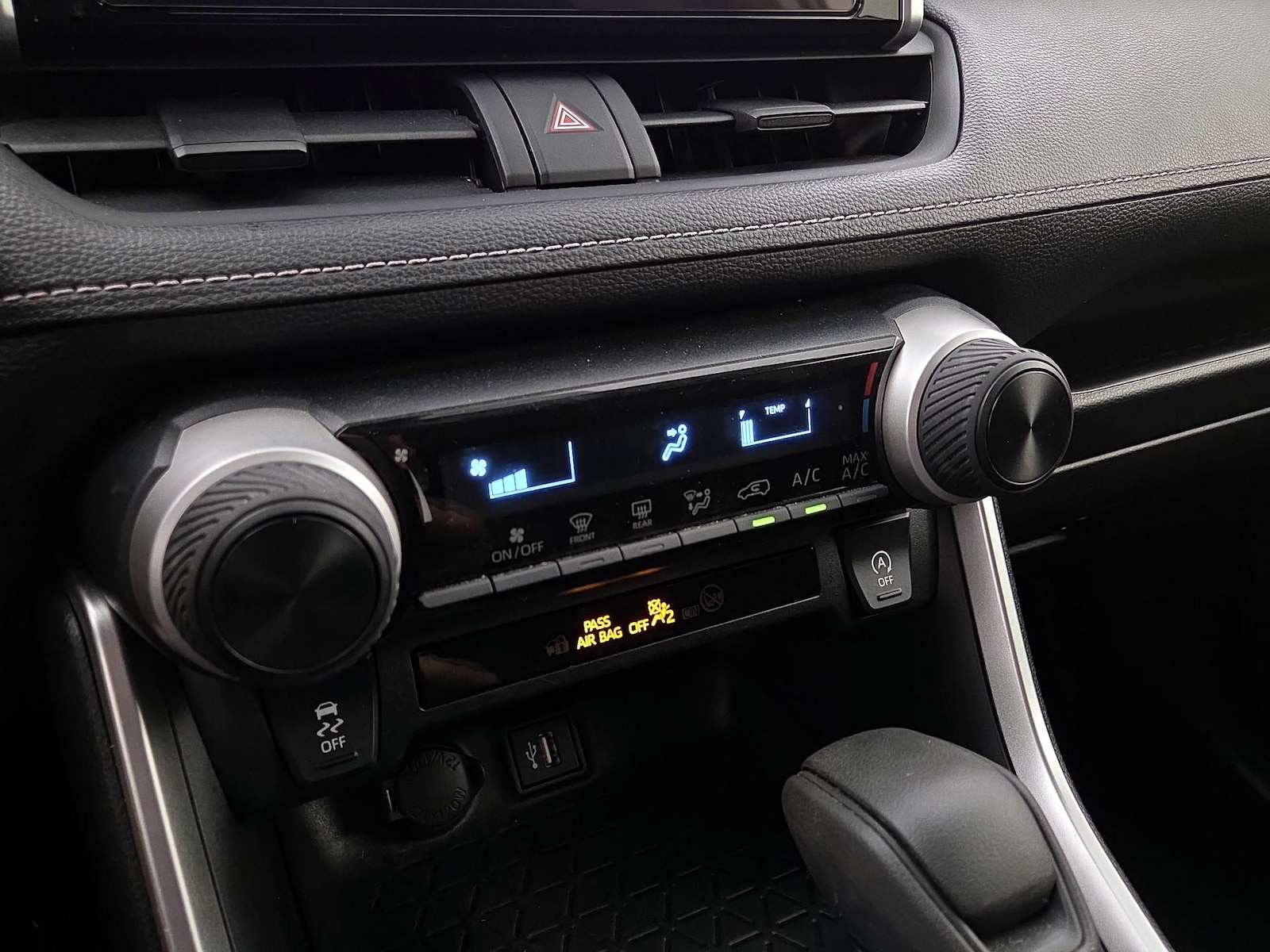 2025 Toyota RAV4 LE - Photo 17