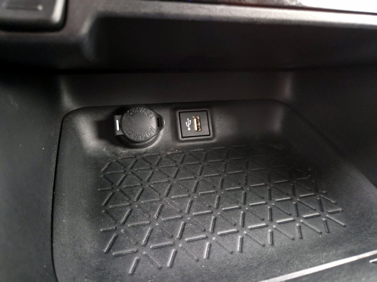 2025 Toyota RAV4 LE - Photo 19