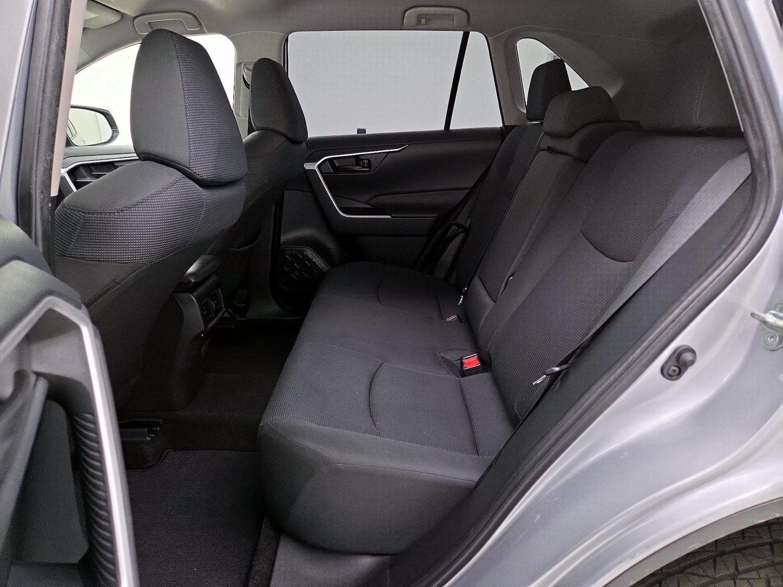 2025 Toyota RAV4 LE - Photo 20