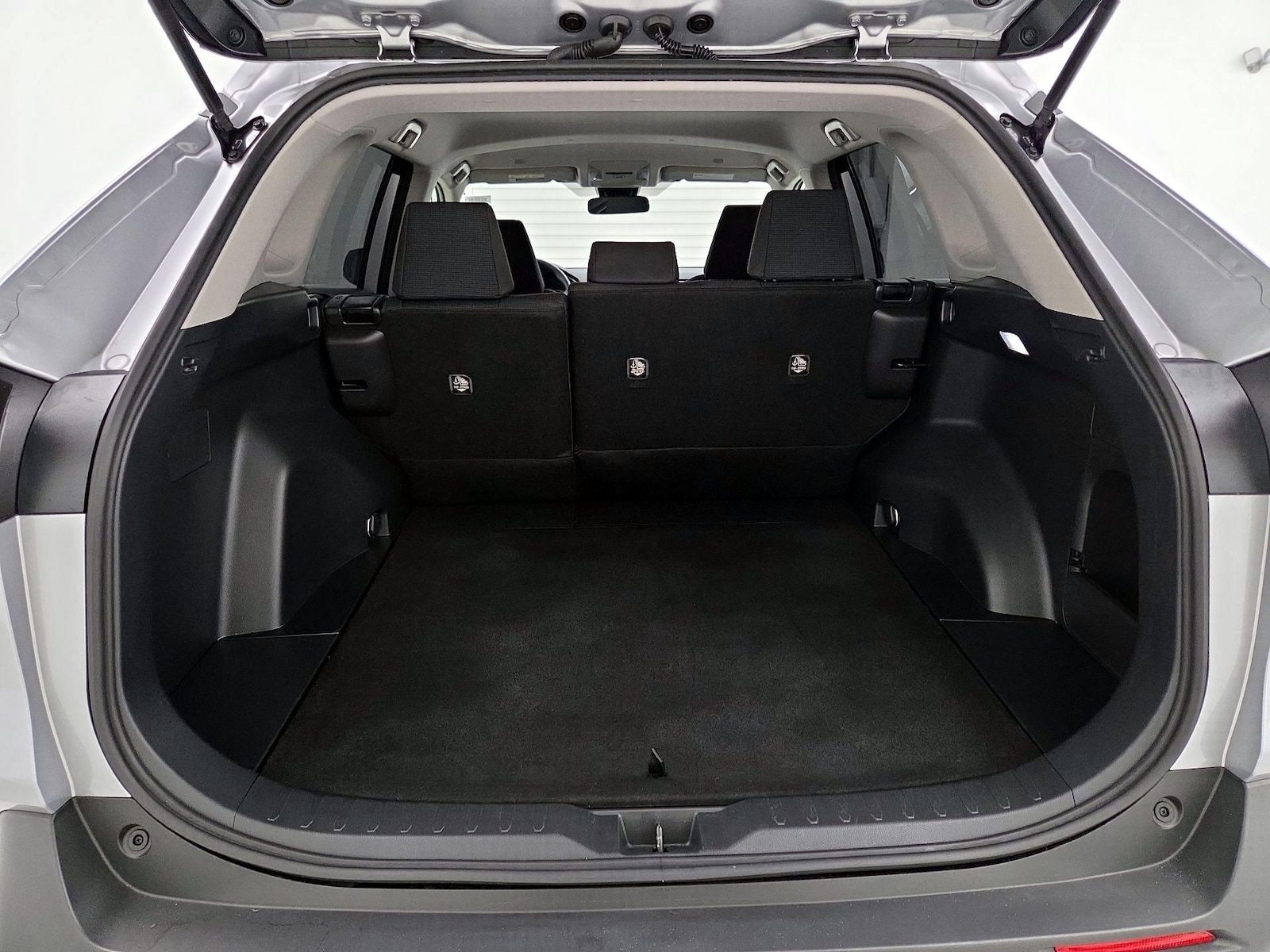 2025 Toyota RAV4 LE - Photo 21