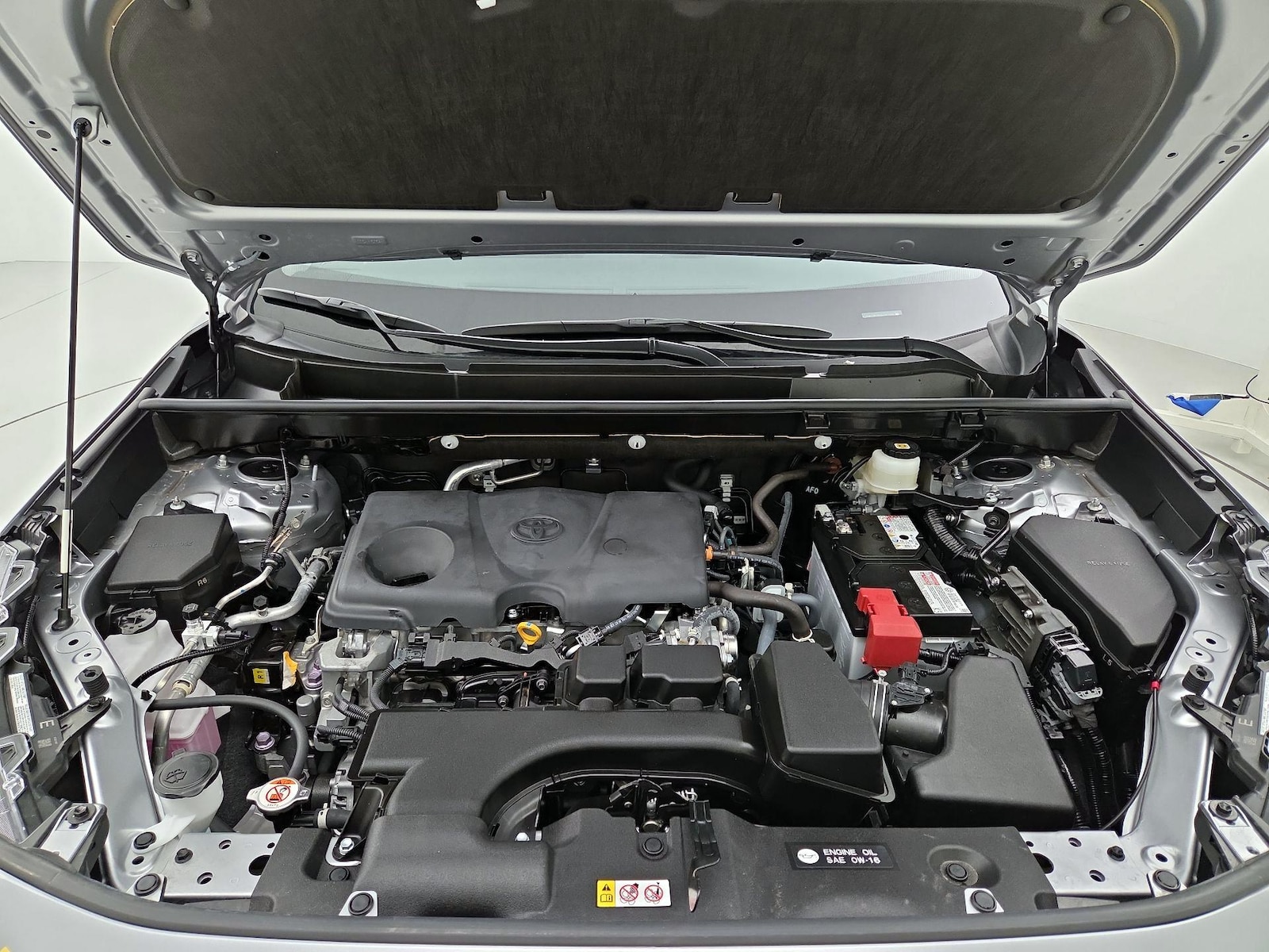 2025 Toyota RAV4 LE - Photo 23