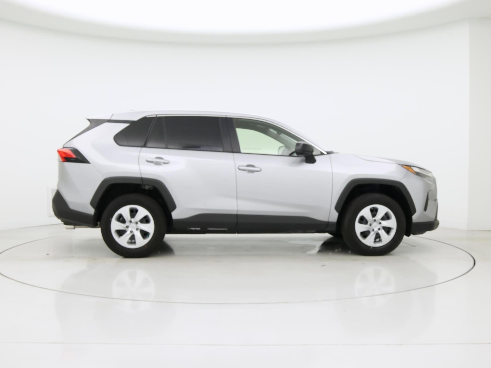 2025 Toyota RAV4 LE - Photo 8