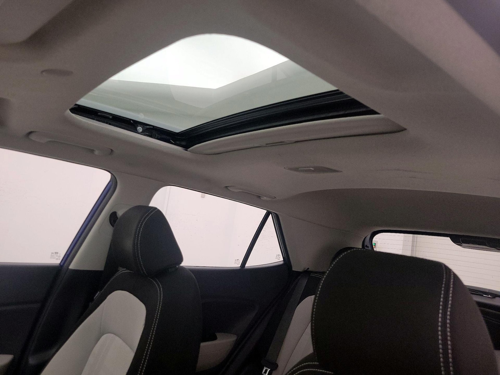 Sunroof(s) & Overhead Airbags