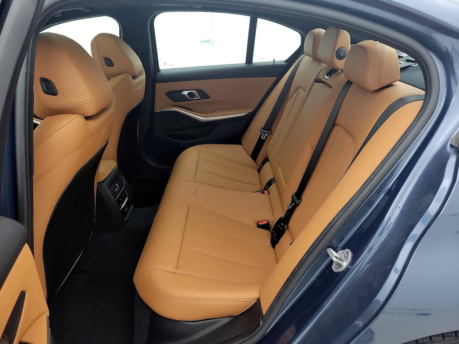 2025 BMW 3 Series 330i - Photo 22