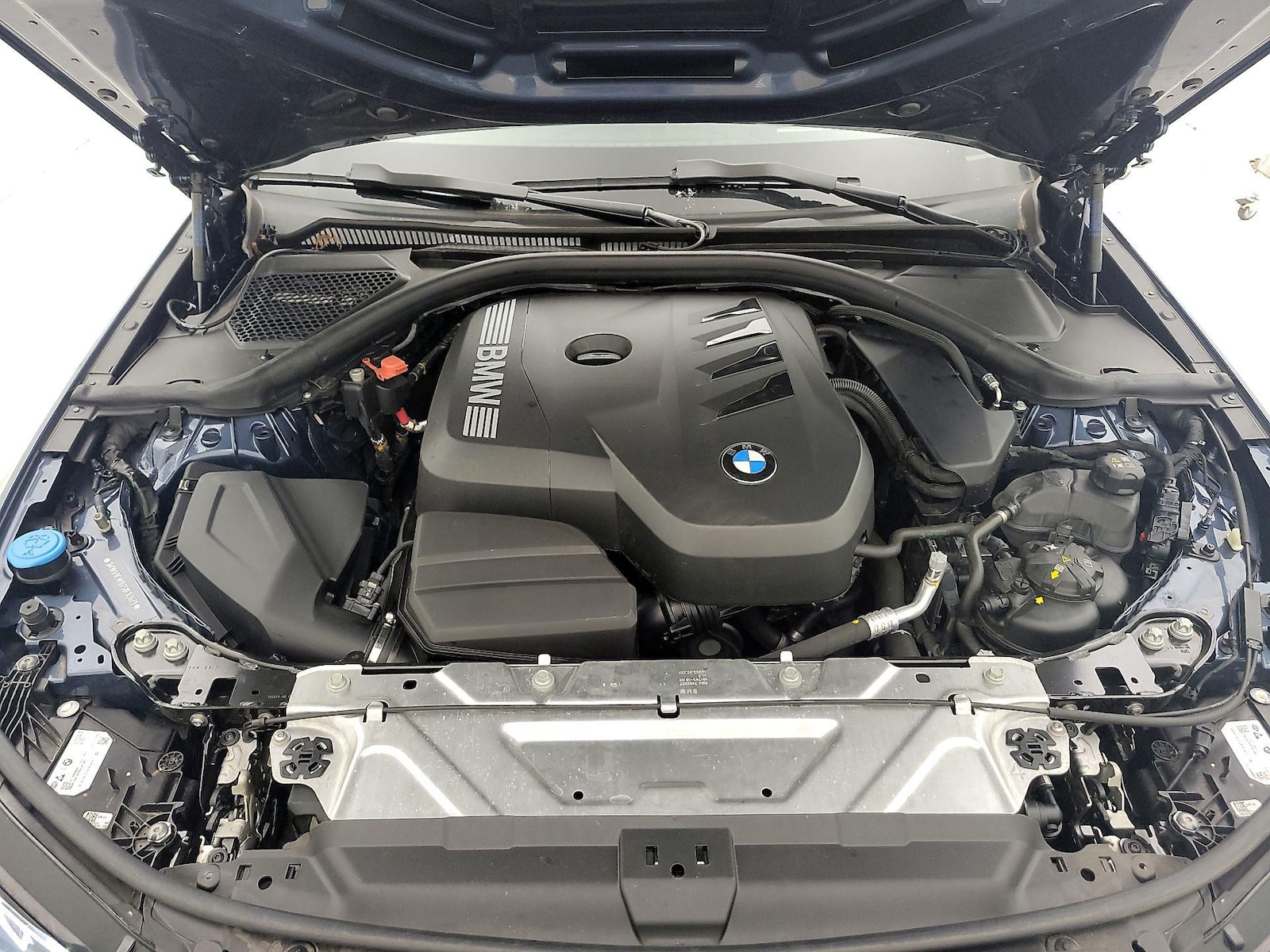 2025 BMW 3 Series 330i - Photo 24