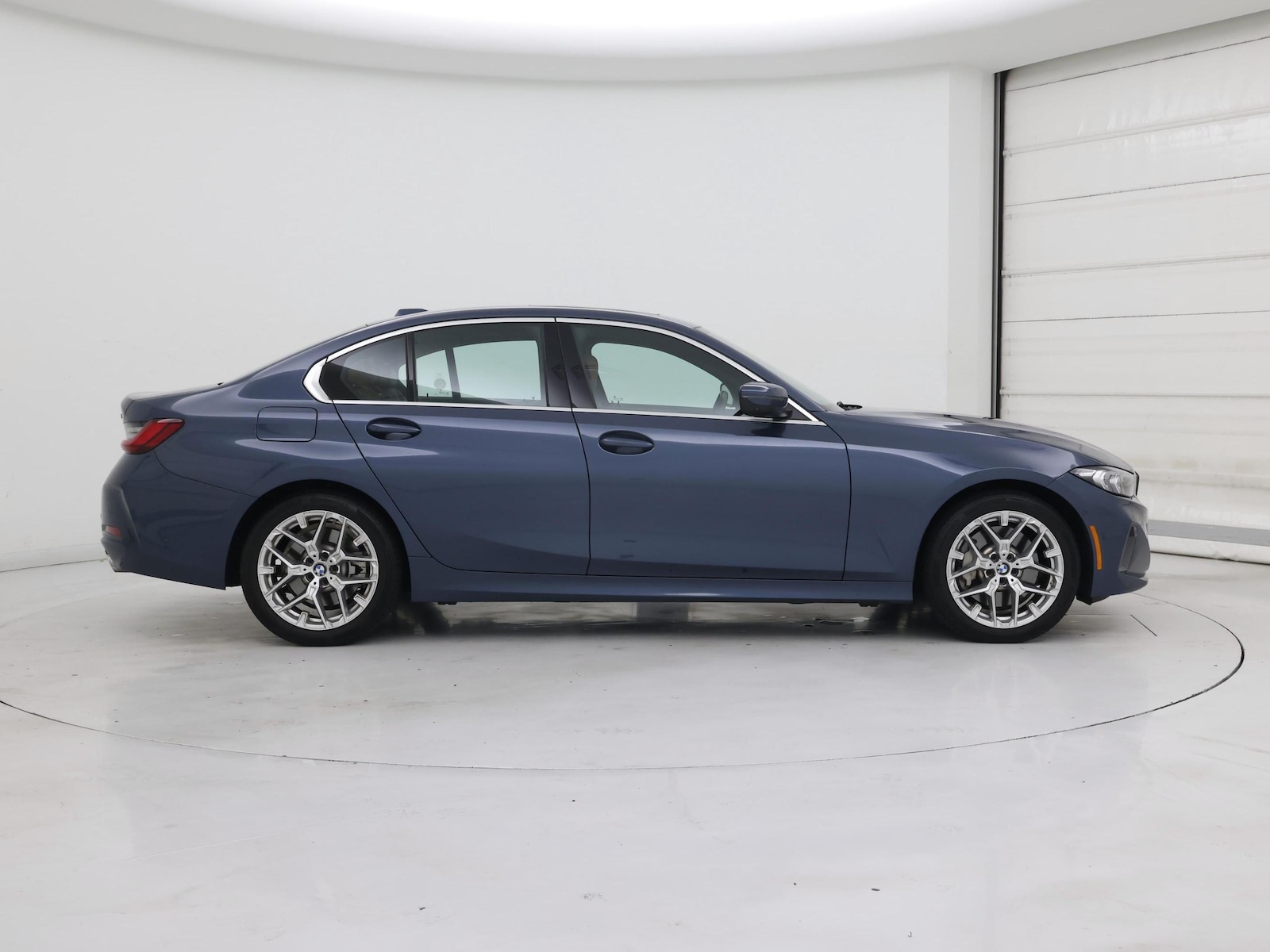 2025 BMW 3 Series 330i - Photo 8