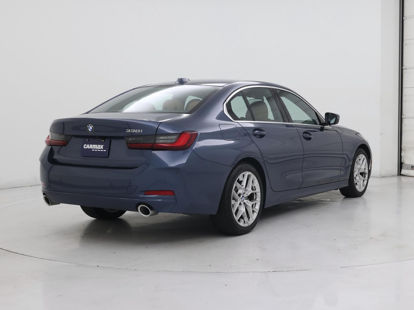 2025 BMW 3 Series 330i - Photo 9