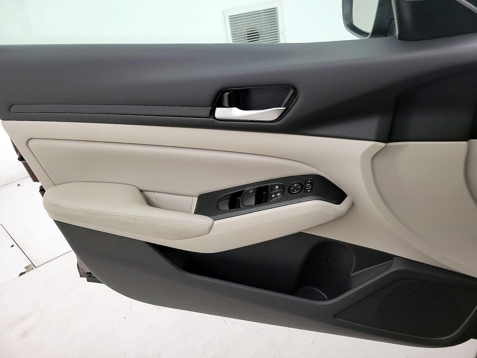 2024 Nissan Altima SV - Photo 13