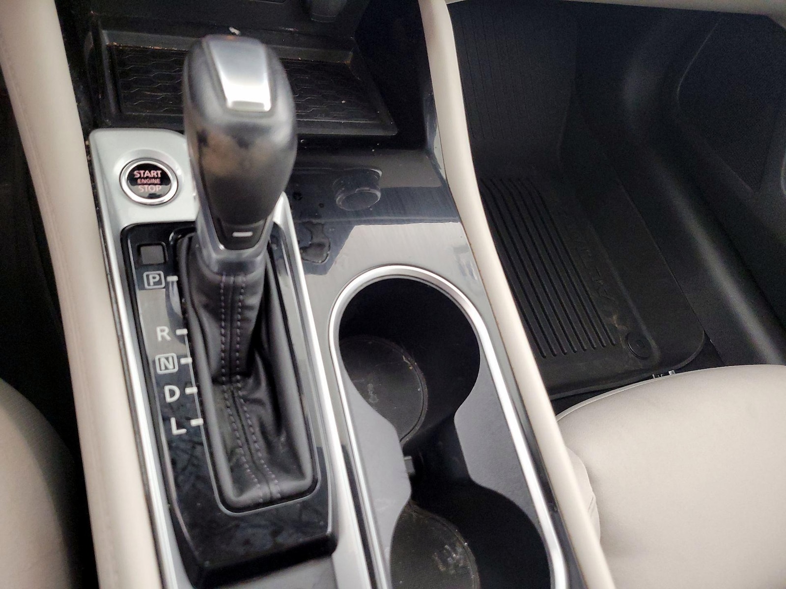 2024 Nissan Altima SV - Photo 19