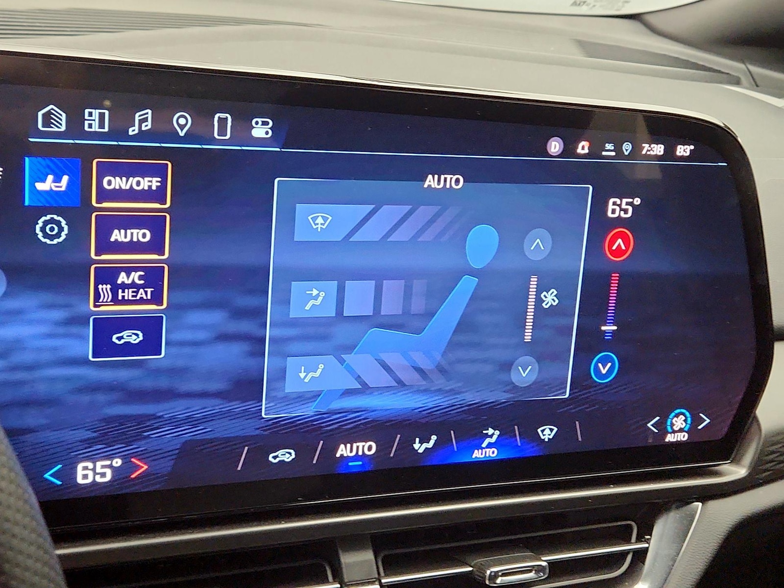 2025 Chevrolet Equinox EV 1LT - Photo 17