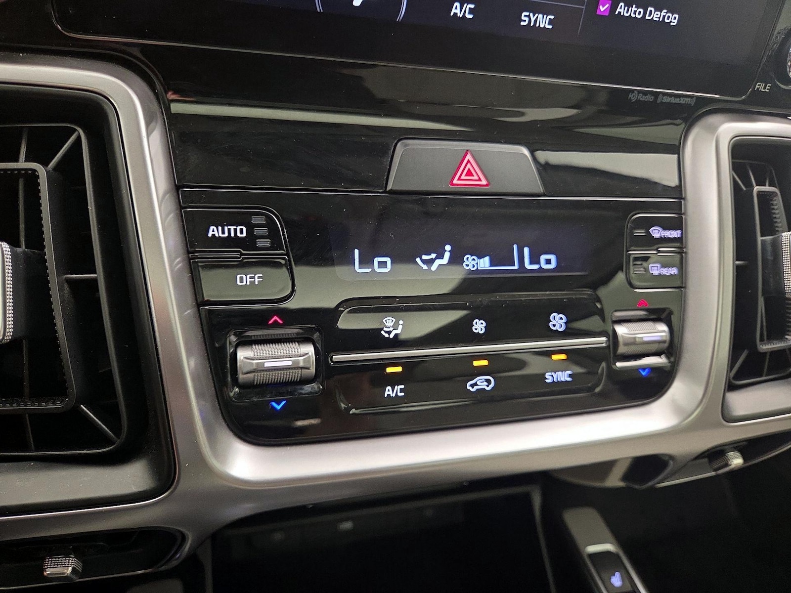 2023 Kia Sorento S - Photo 18