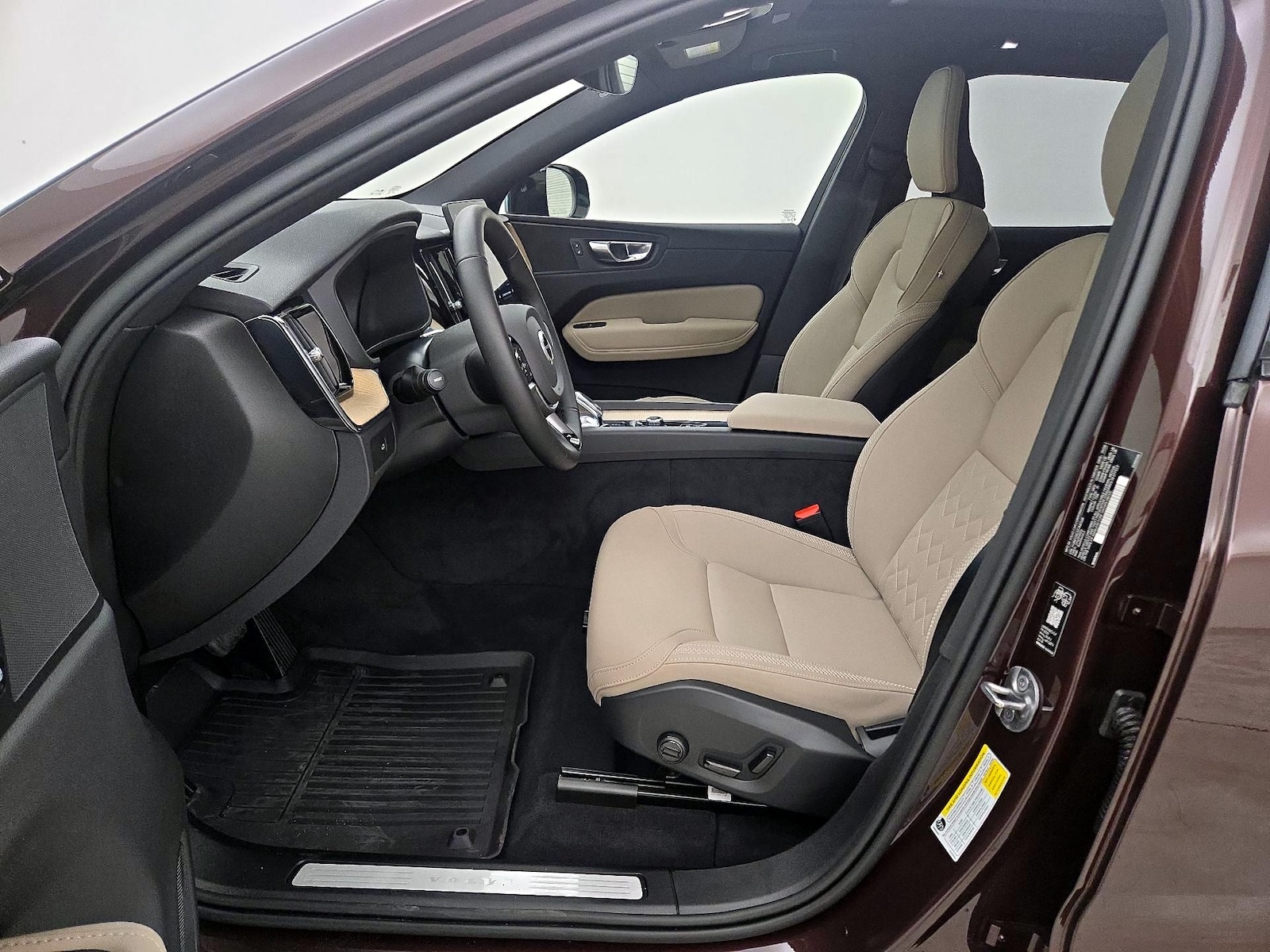 2026 Volvo XC60 Plus - Photo 12