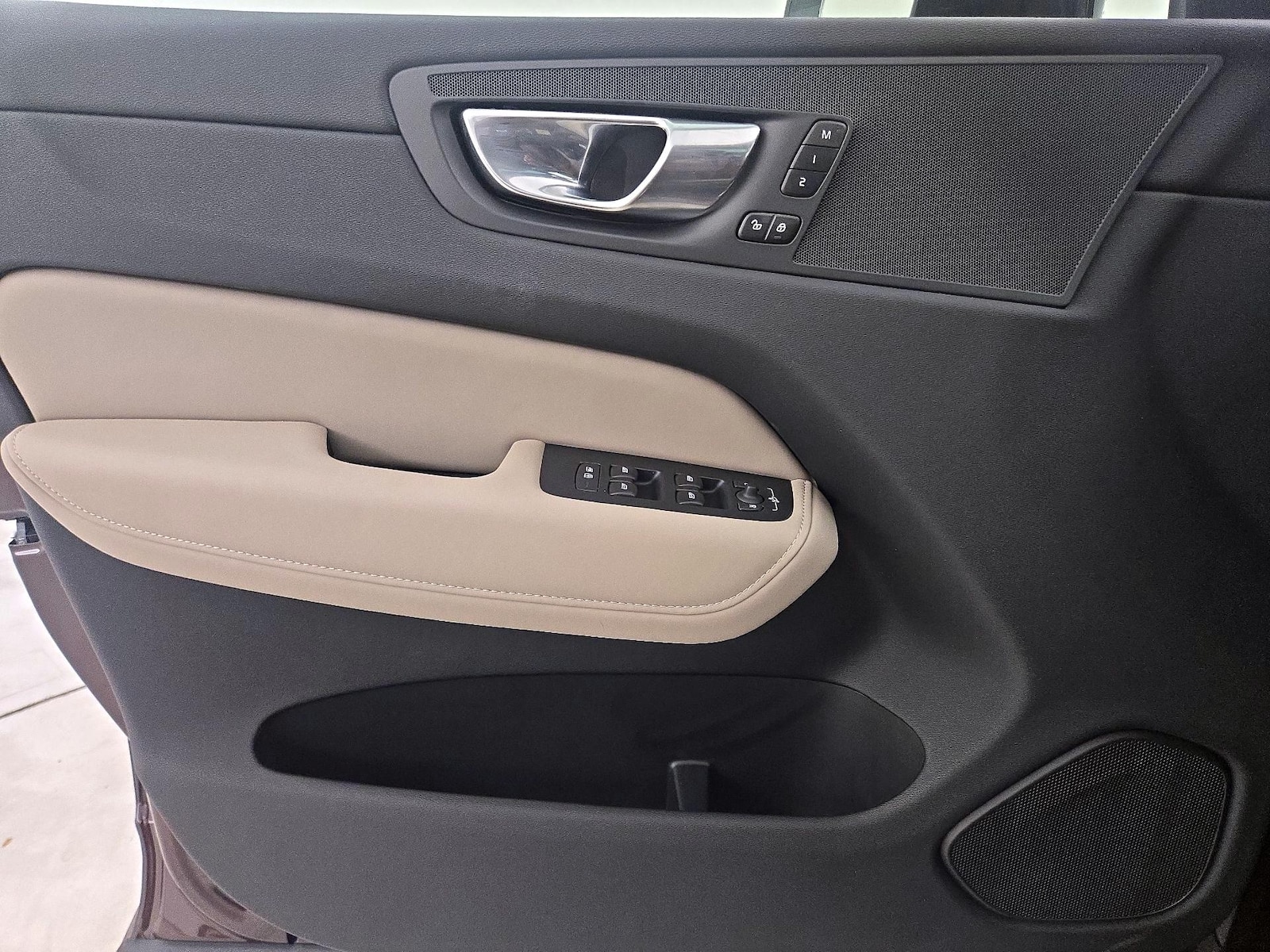 2026 Volvo XC60 Plus - Photo 13