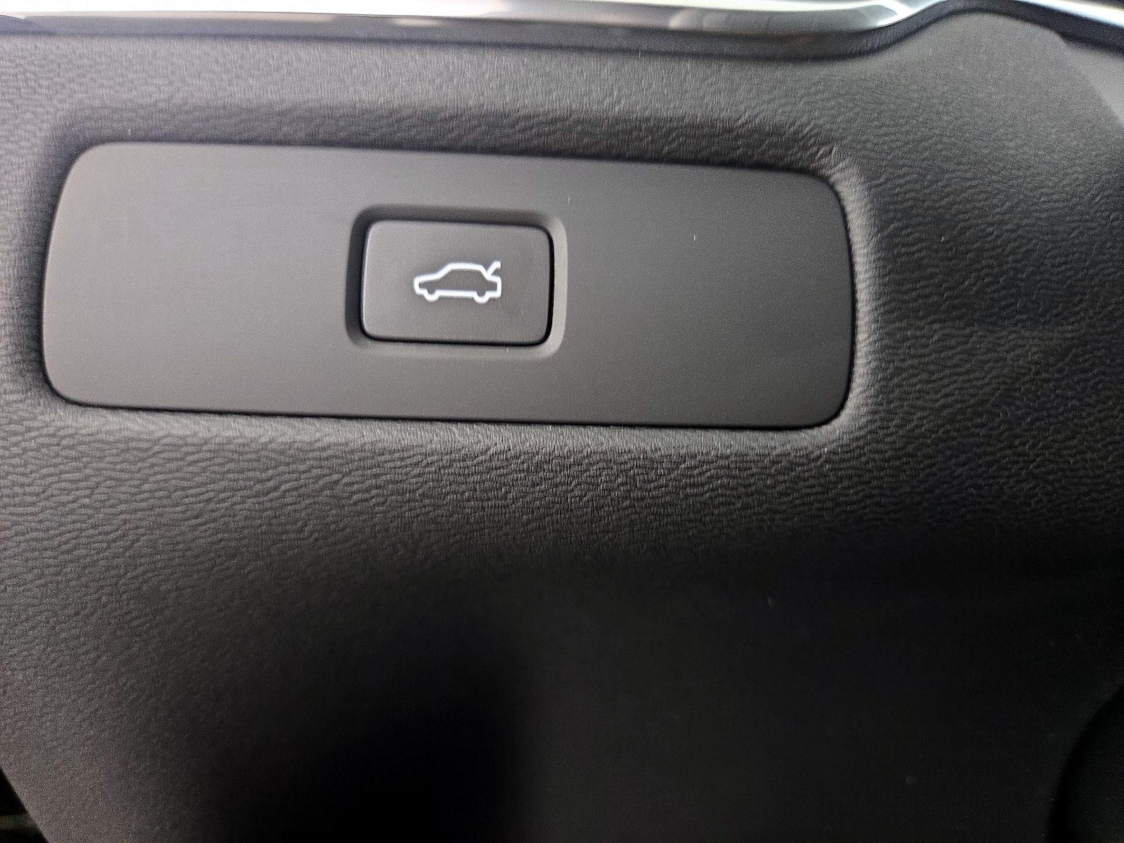2026 Volvo XC60 Plus - Photo 14