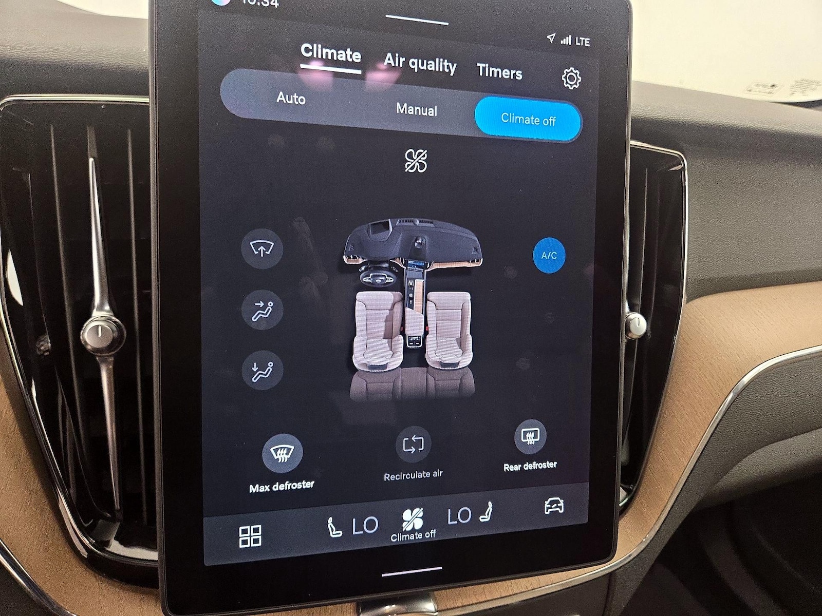 2026 Volvo XC60 Plus - Photo 18