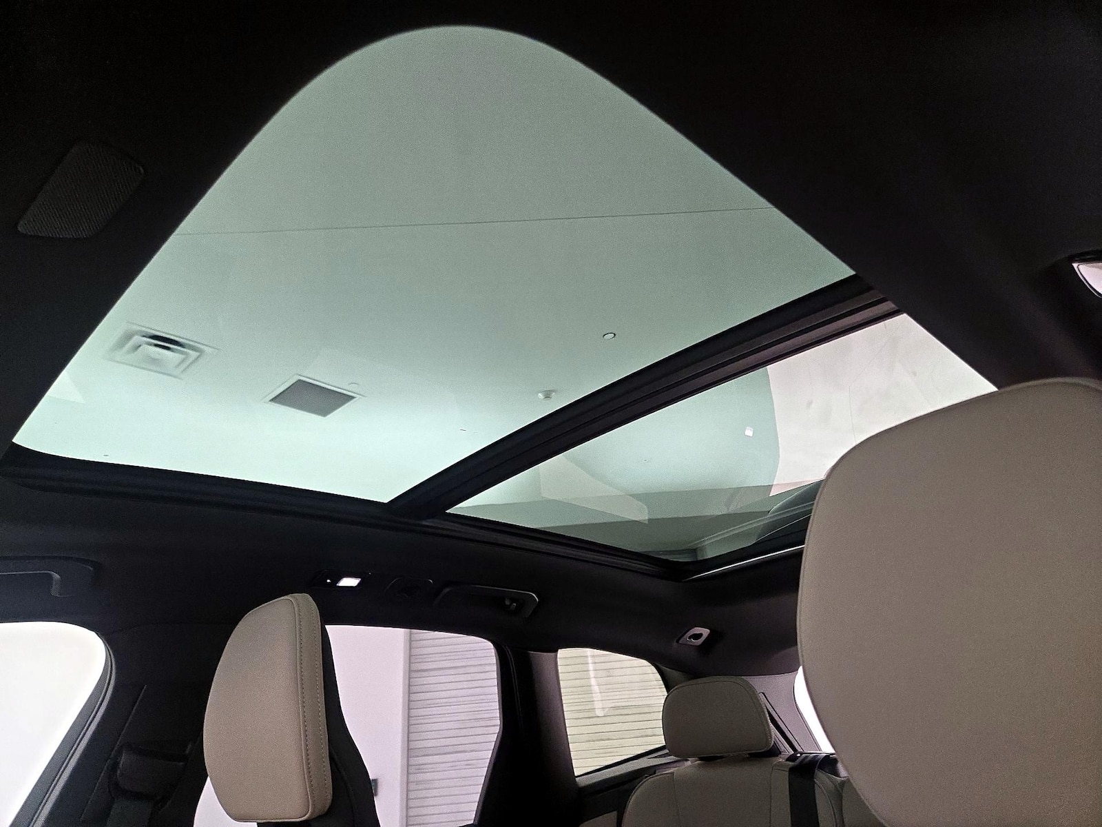 2026 Volvo XC60 Plus - Photo 21