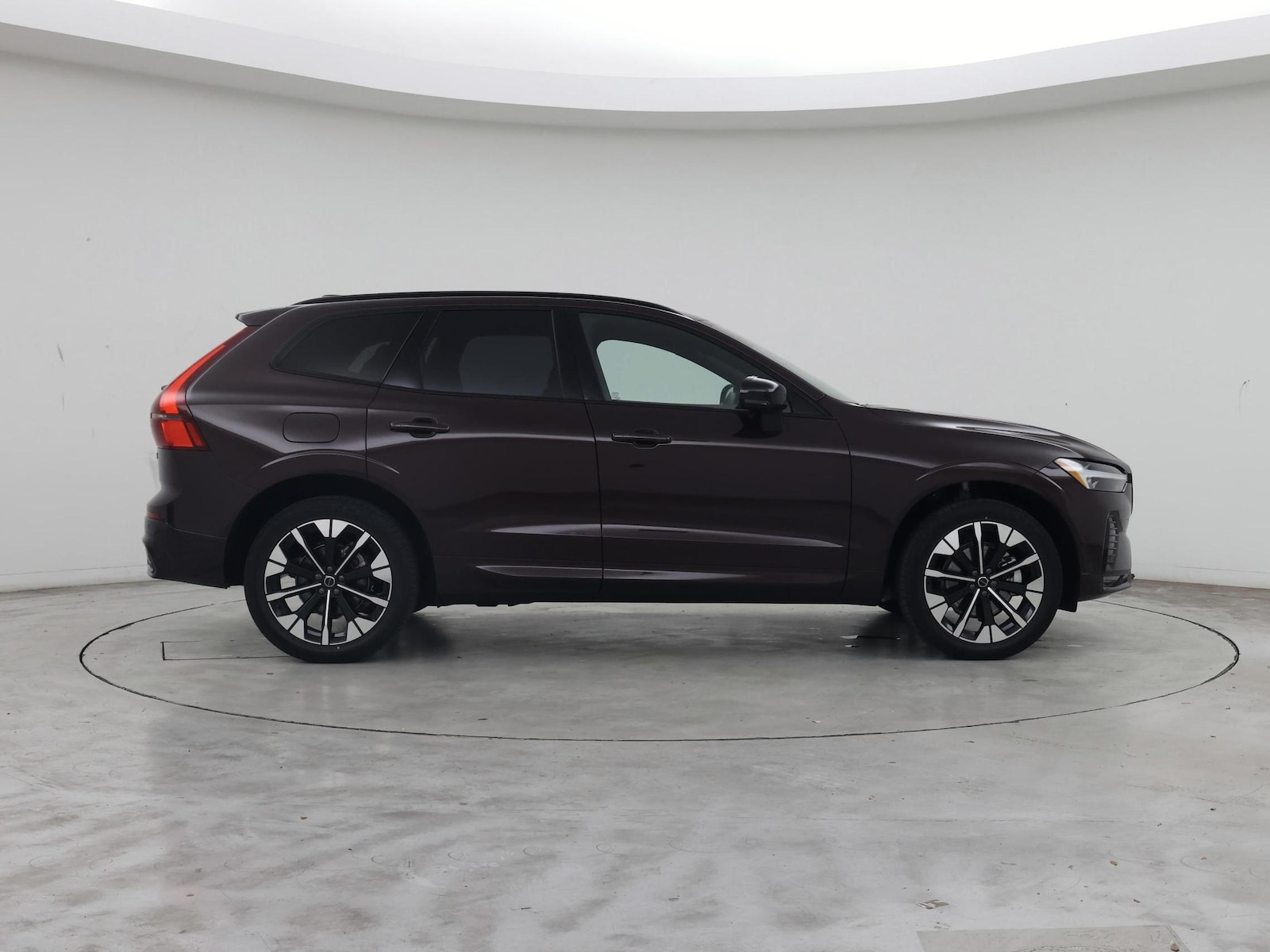 2026 Volvo XC60 Plus - Photo 8
