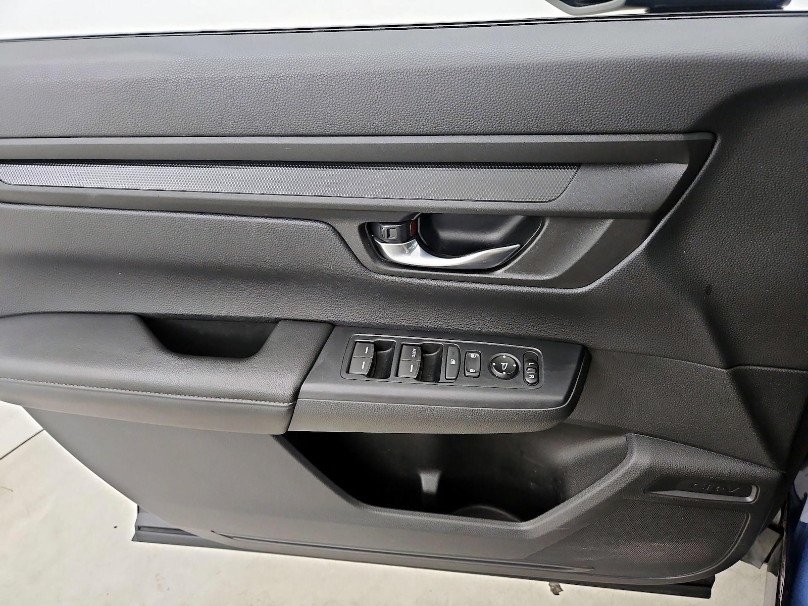 2025 Honda CR-V LX - Photo 13