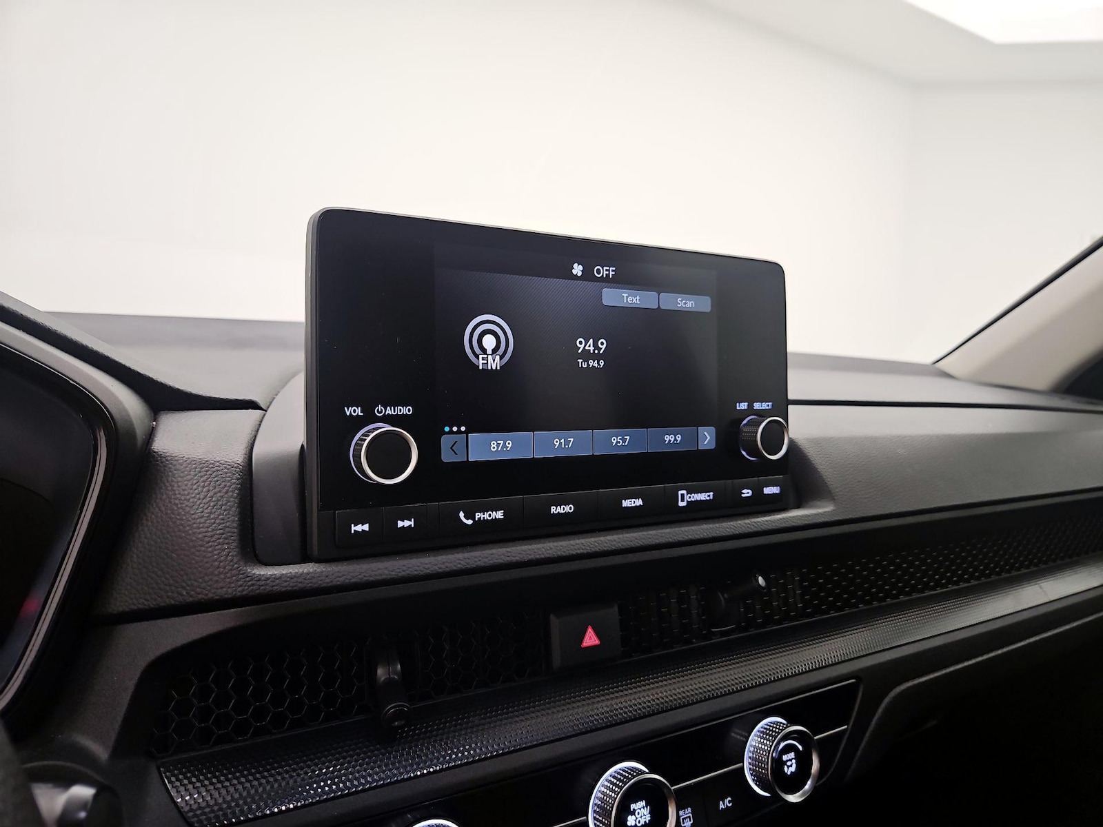 2025 Honda CR-V LX - Photo 16