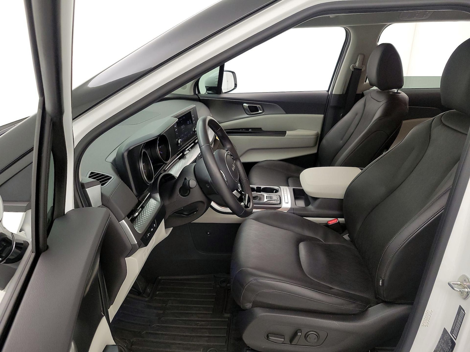 2024 Kia Carnival LX Seat Pkg - Photo 12