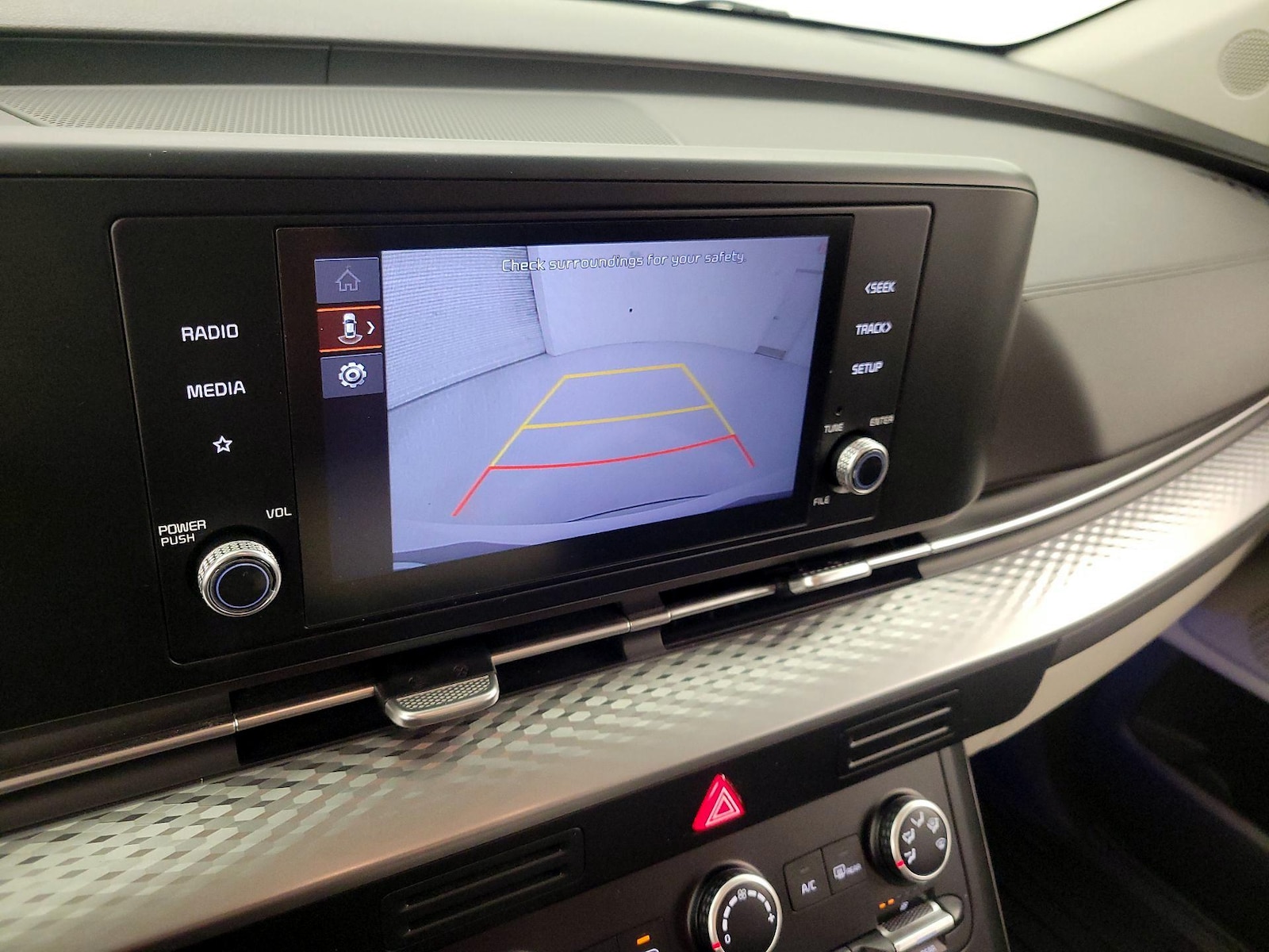 2024 Kia Carnival LX Seat Pkg - Photo 15