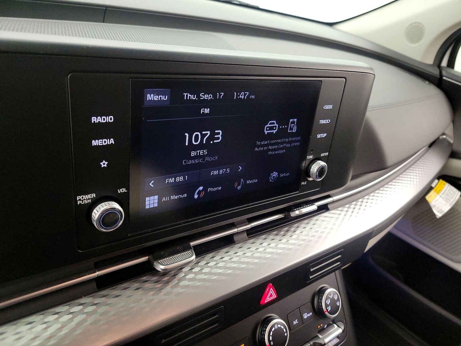 2024 Kia Carnival LX Seat Pkg - Photo 16