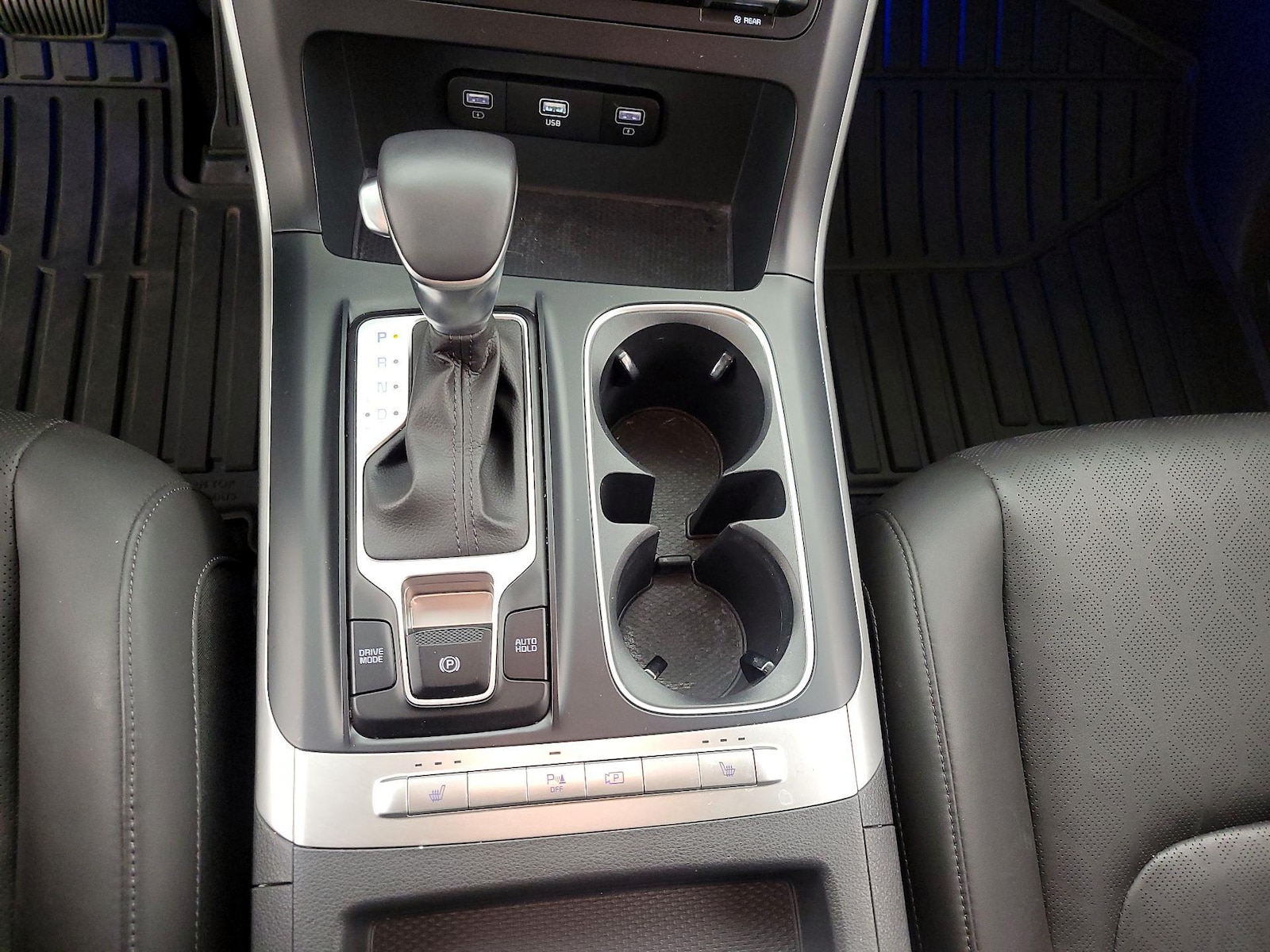 2024 Kia Carnival LX Seat Pkg - Photo 18