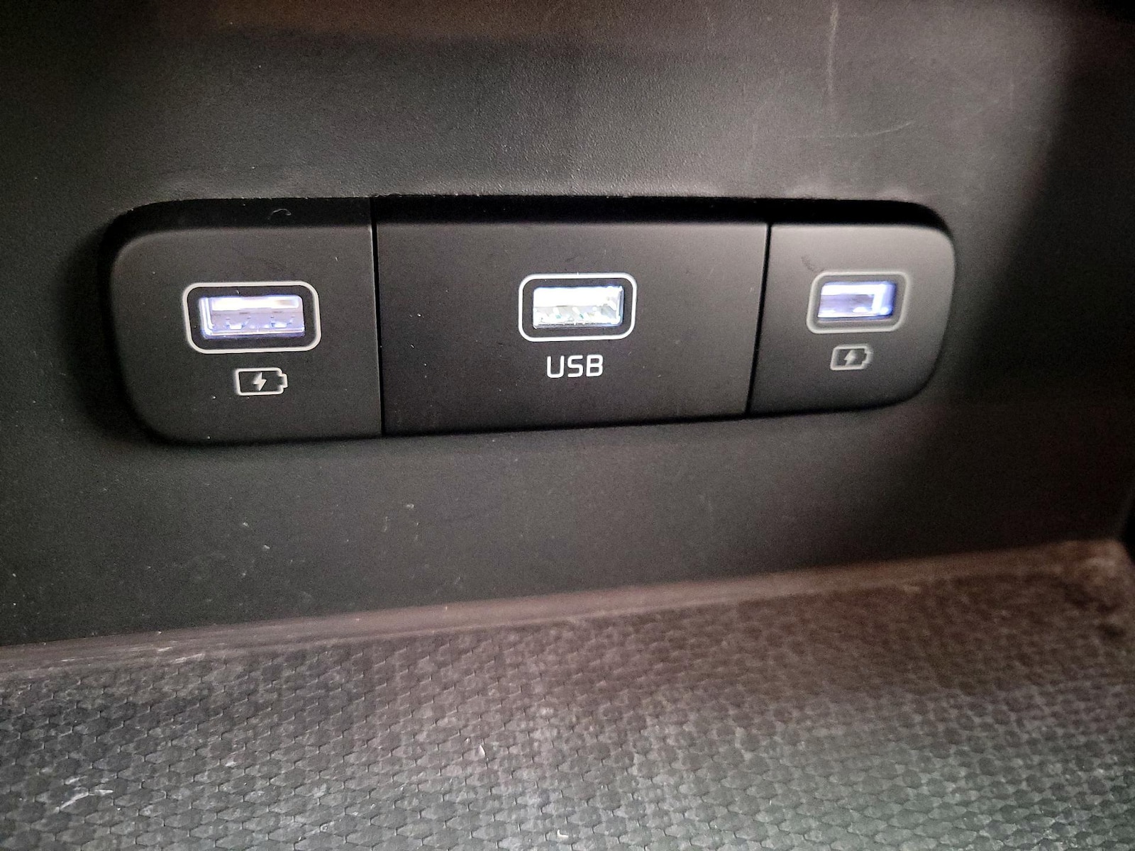 2024 Kia Carnival LX Seat Pkg - Photo 19