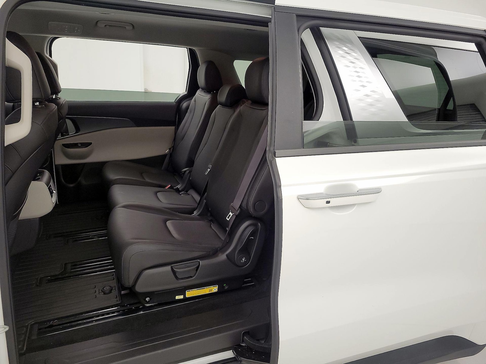 2024 Kia Carnival LX Seat Pkg - Photo 20