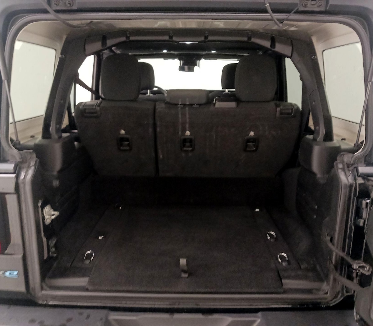 Trunk/Cargo (Seats Up)