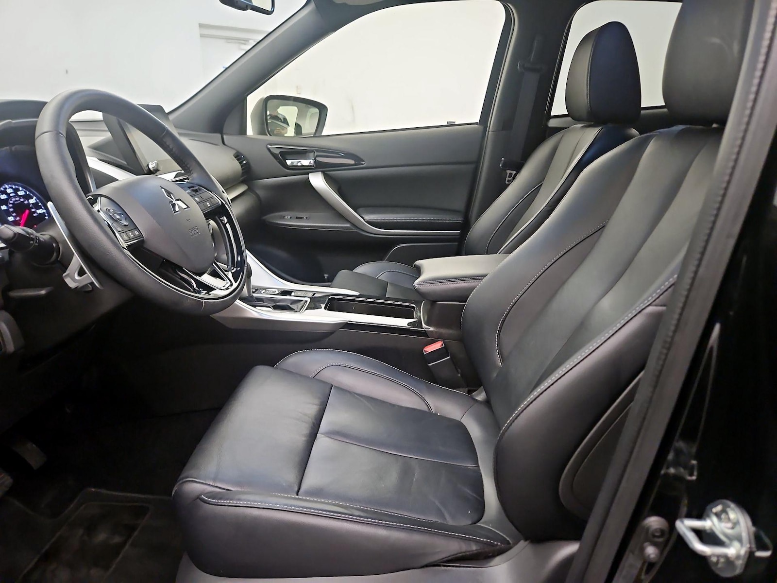 2025 Mitsubishi Eclipse Cross SE - Photo 12