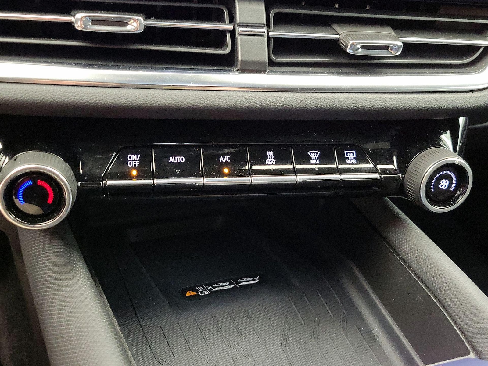 2025 Chevrolet Equinox EV 1LT - Photo 17
