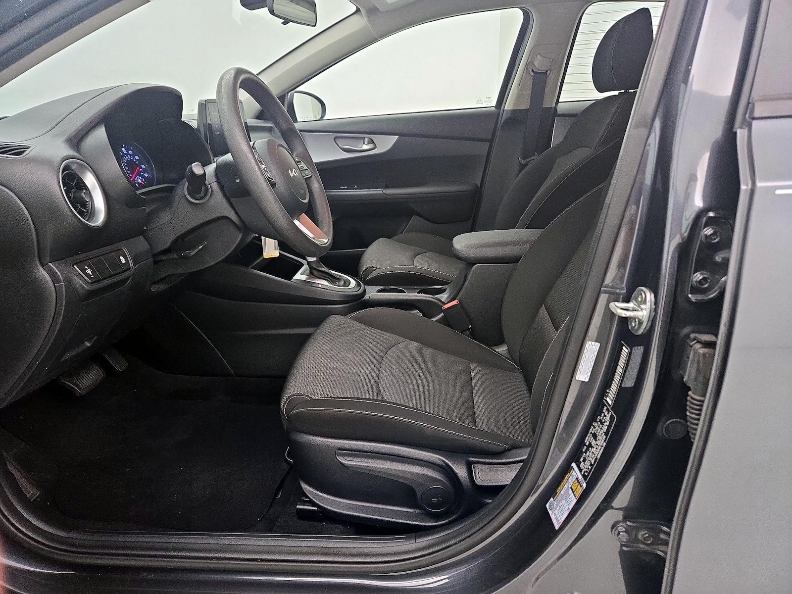 2024 Kia Forte LX - Photo 12