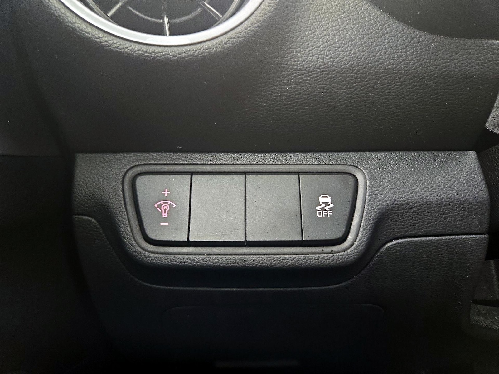 2024 Kia Forte LX - Photo 14