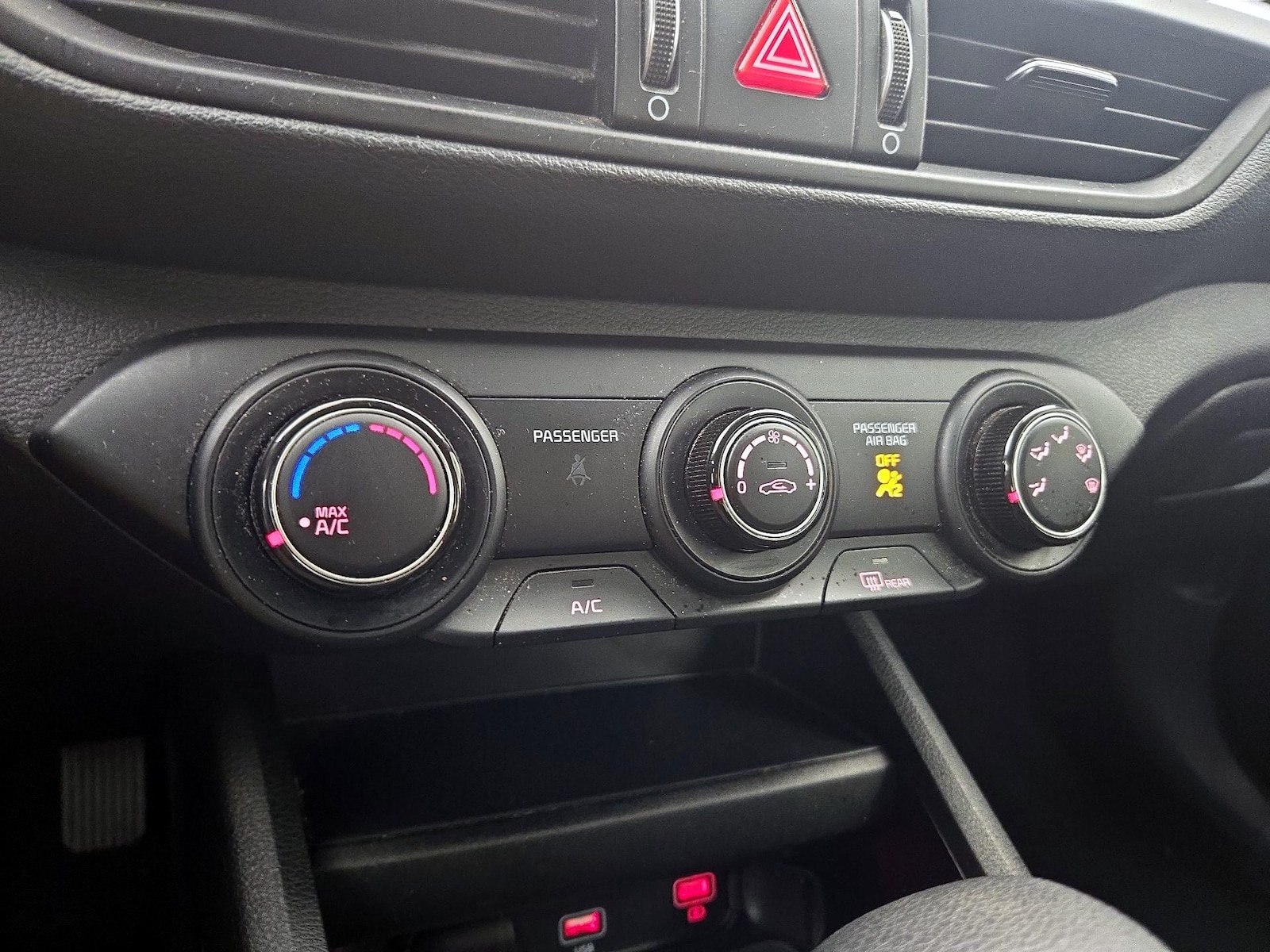 2024 Kia Forte LX - Photo 17
