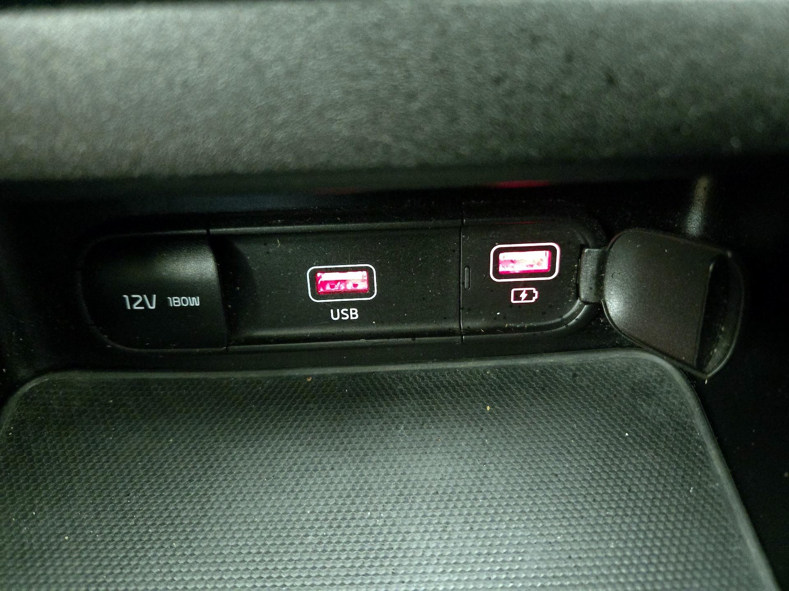 2024 Kia Forte LX - Photo 19