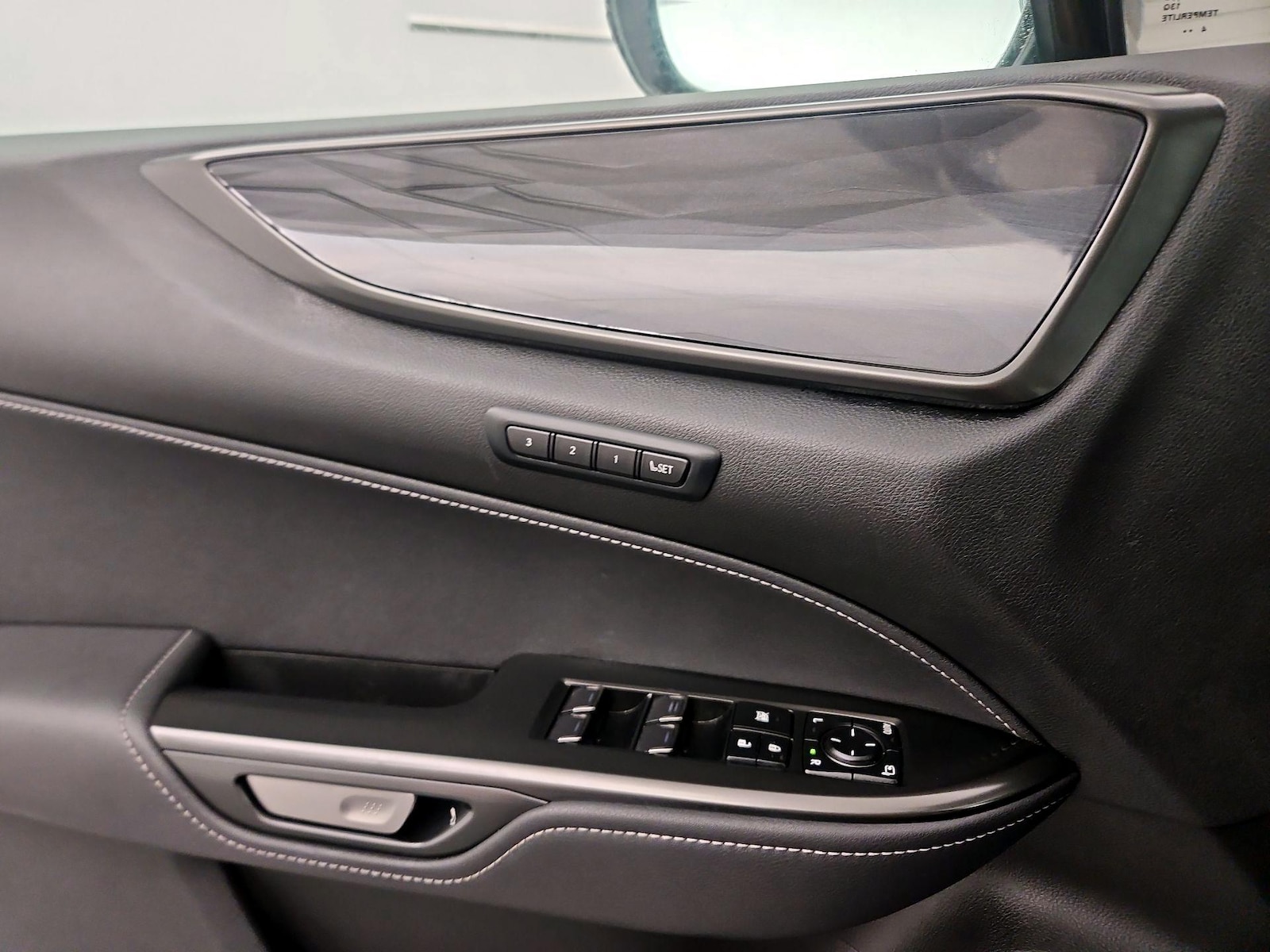 2025 Lexus NX 250 - Photo 13