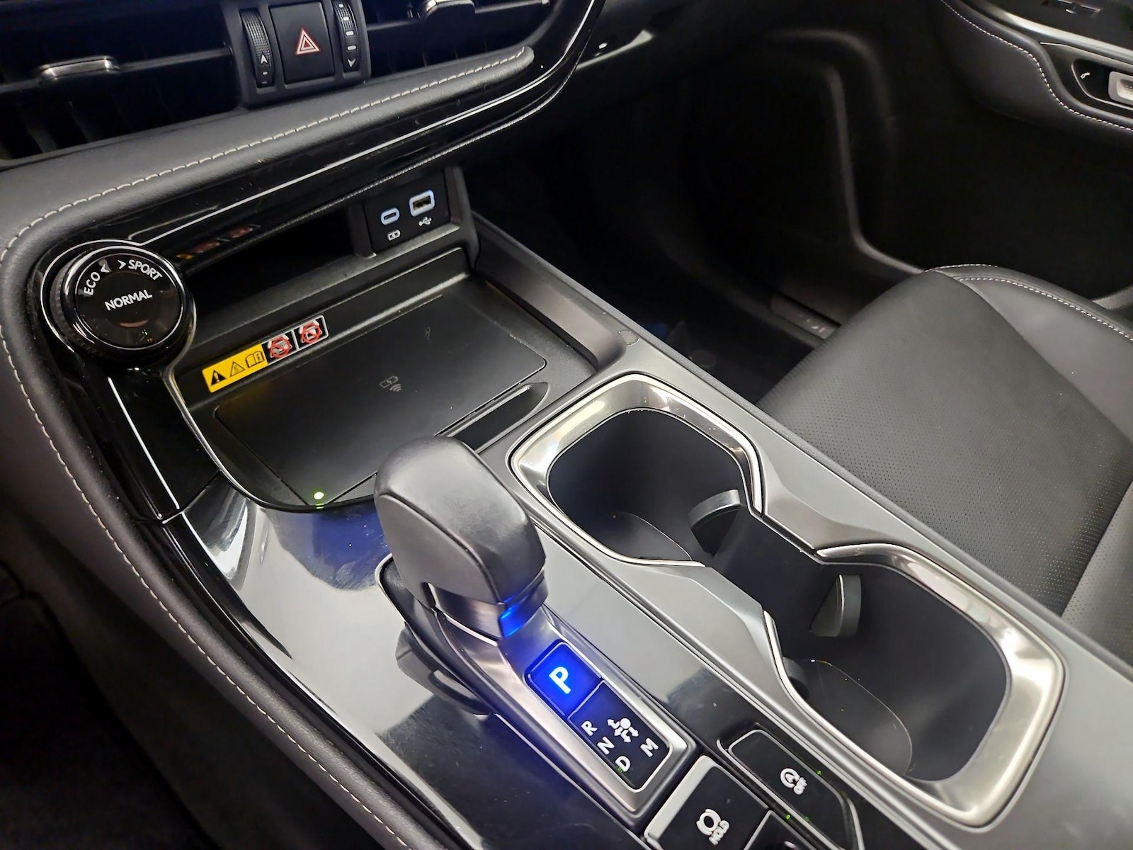 2025 Lexus NX 250 - Photo 18