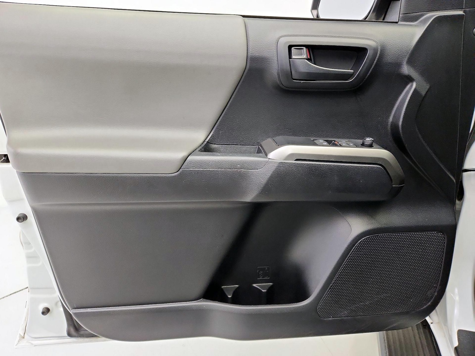 2020 Toyota Tacoma SR5 - Photo 13