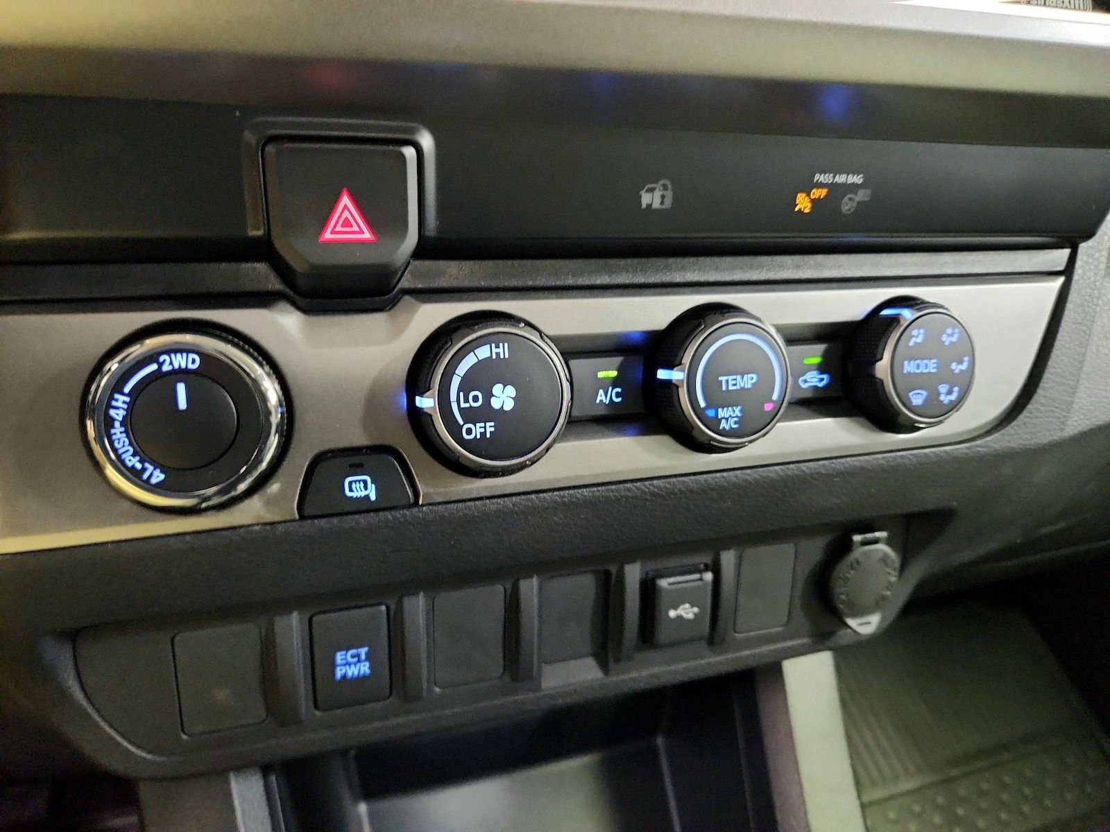 2020 Toyota Tacoma SR5 - Photo 17