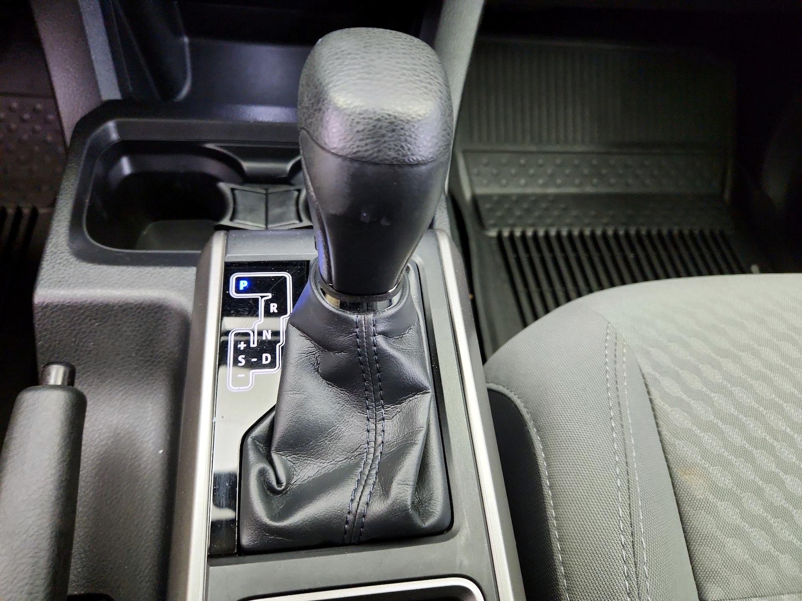 2020 Toyota Tacoma SR5 - Photo 18
