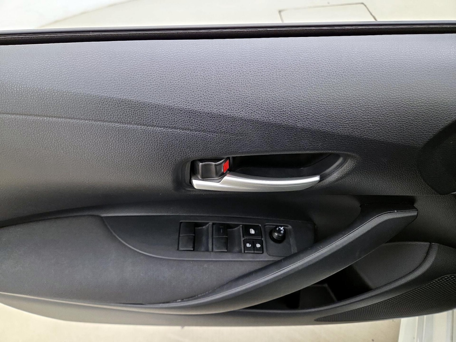 2020 Toyota Corolla LE - Photo 13