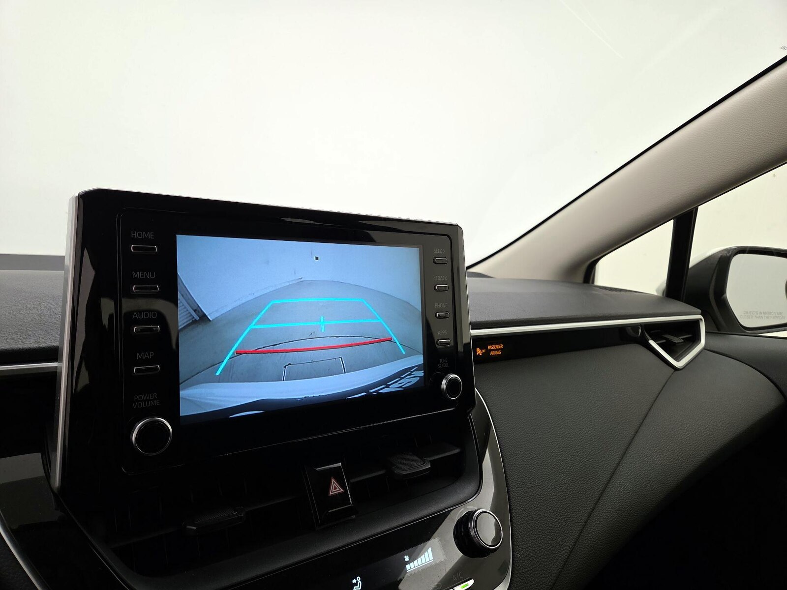 2020 Toyota Corolla LE - Photo 14