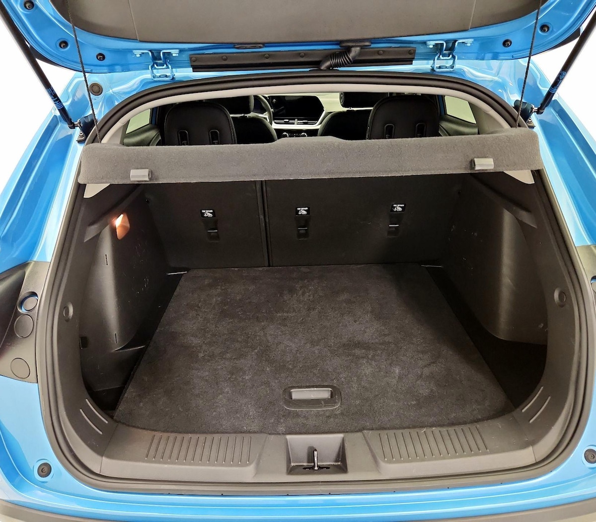 Trunk/Cargo (Seats Up)