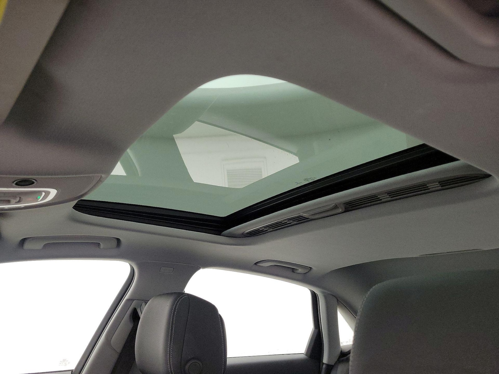 Sunroof(s) & Overhead Airbags