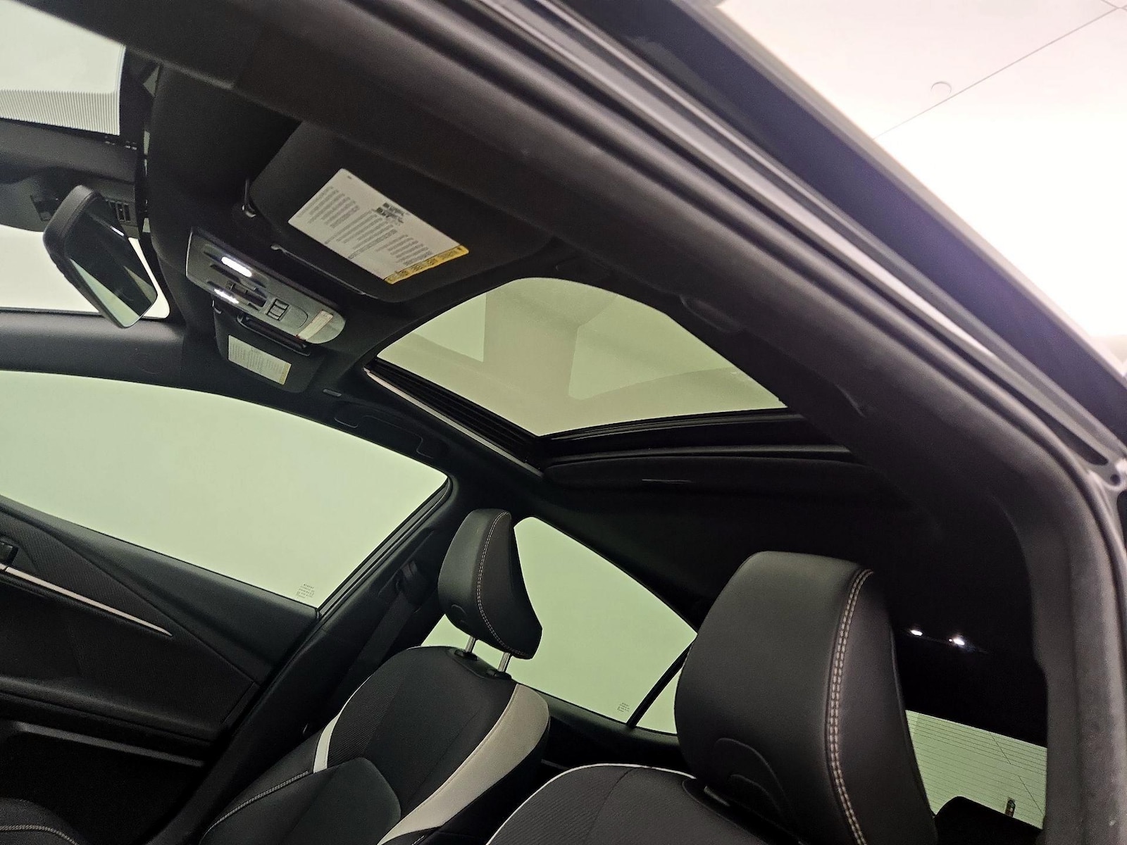 Sunroof(s) & Overhead Airbags