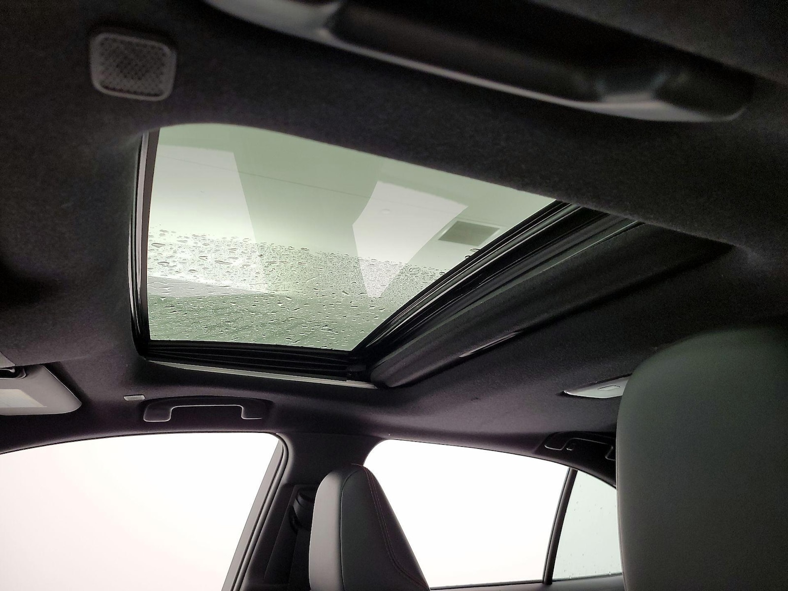 Sunroof(s) & Overhead Airbags